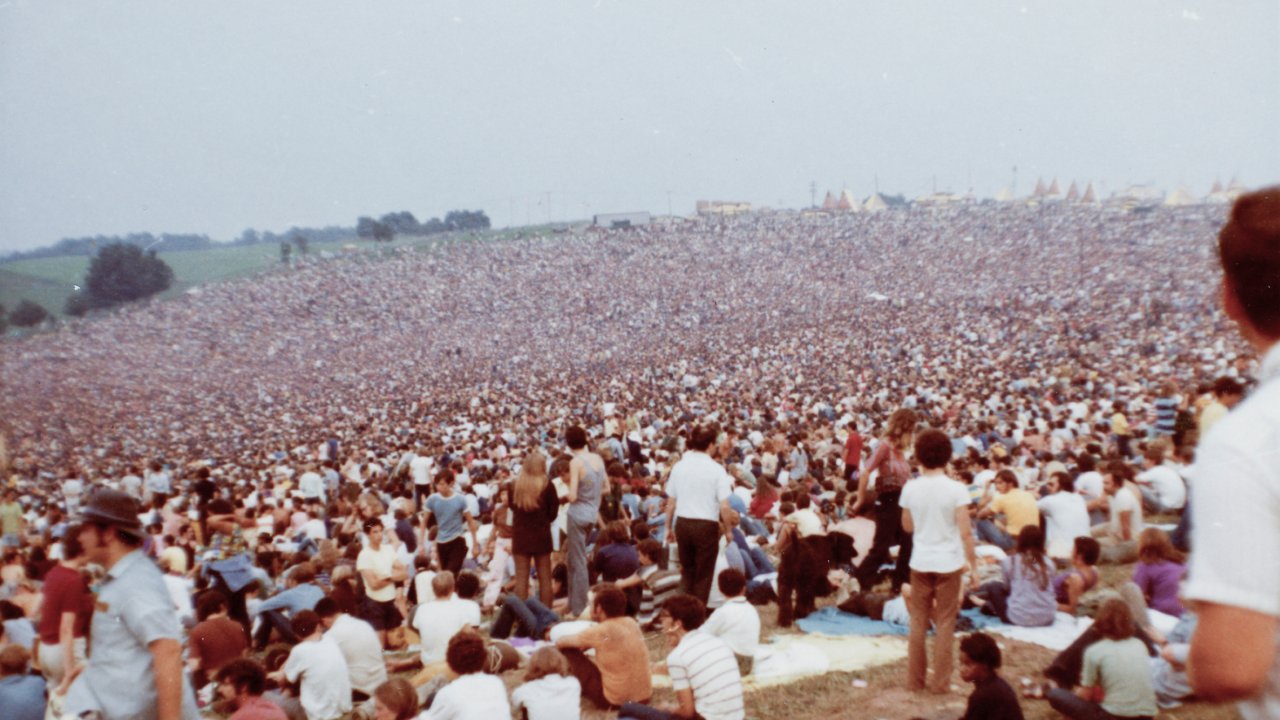 Massive Woodstock crowd